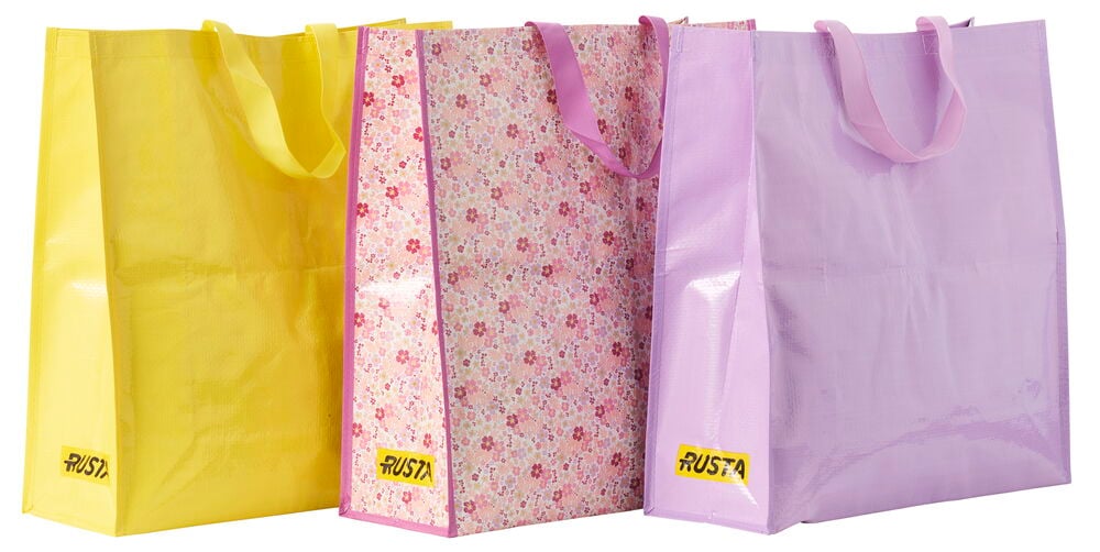 Tre store vevde handleposer for våren: en gul, en rosa blomstret og en lys lilla.