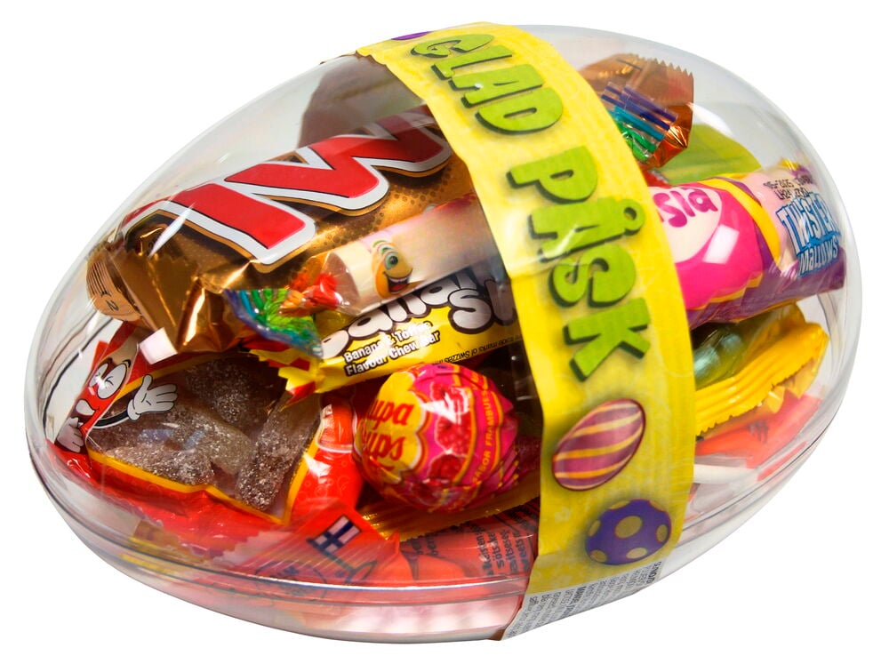 Påskägg Candy Collection 302 g, ett klart plastägg fyllt med diverse godis och ett gult band.