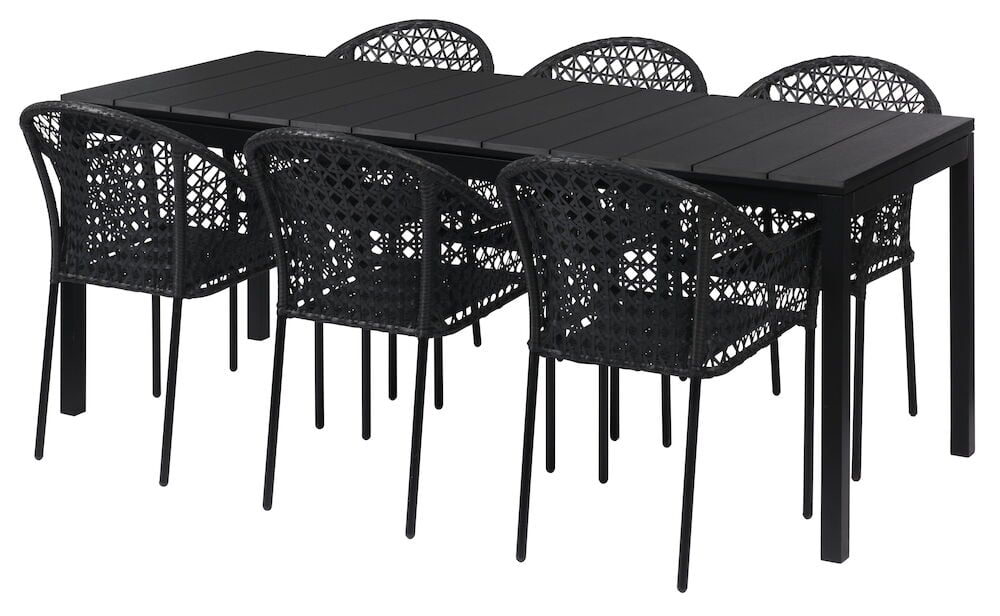 Kuusi mustaa polyrottinkituolia mustan suorakulmaisen pöydän ympärillä.