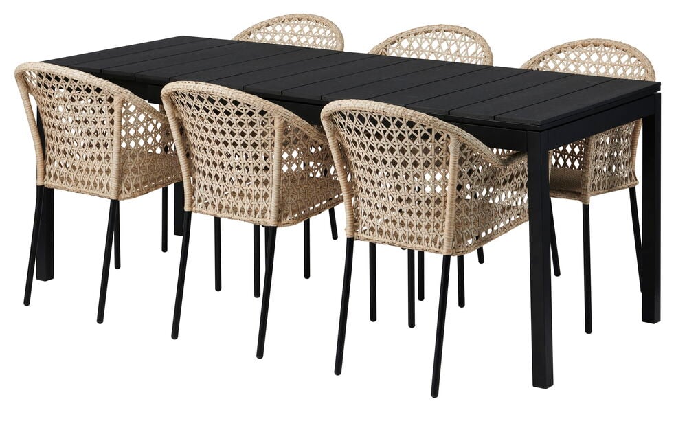 Kuusi beigeä keinorottinkituolia mustan suorakulmaisen pöydän ympärillä.