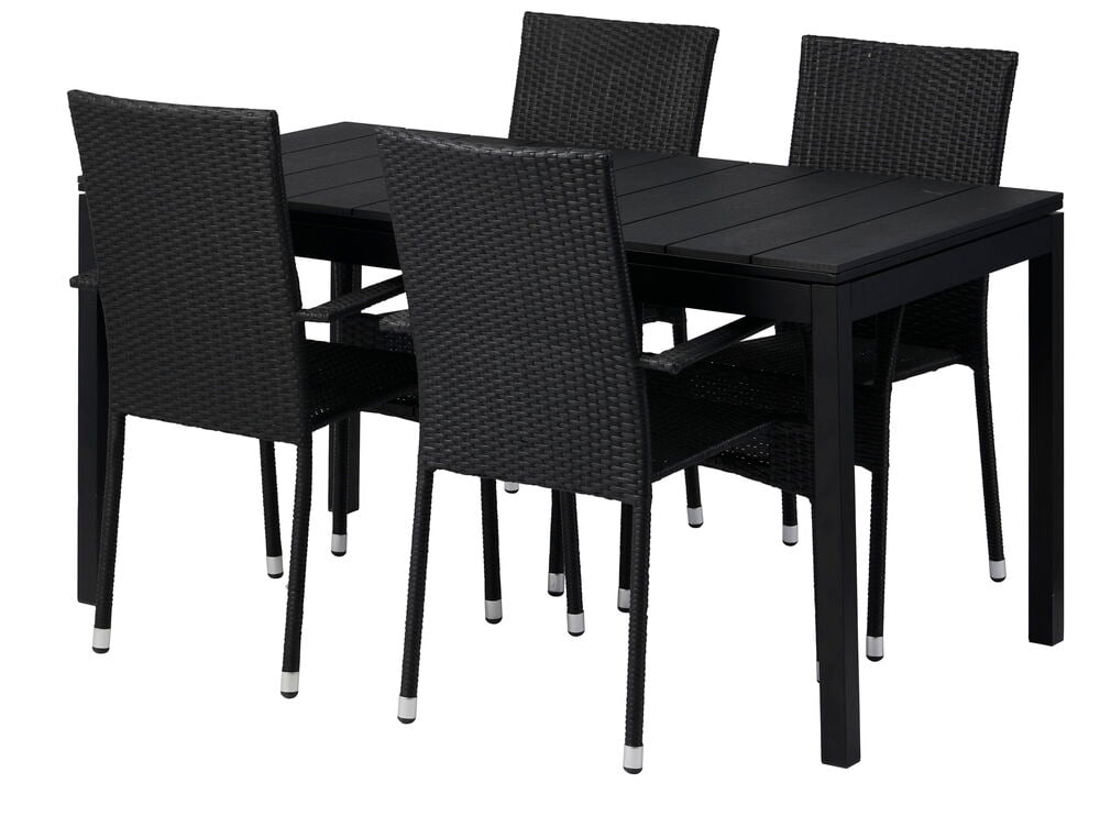 Musta jatkettava pöytä neljällä mustalla tuolilla.