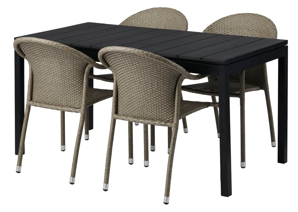 Musta jatkettava pöytä neljällä rottinkituolilla.