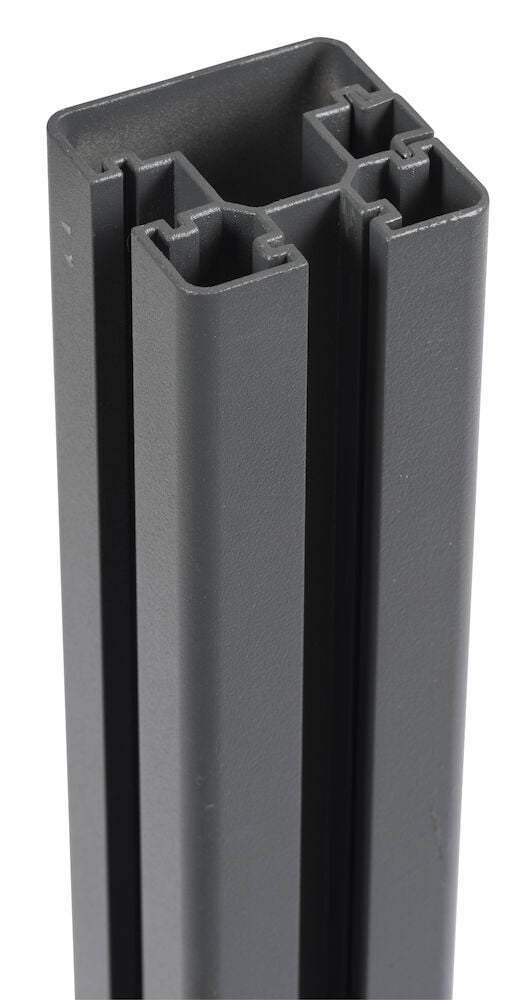 Harmaa alumiinitolppa, jossa avoimet urat ja pyöristetty kärki.