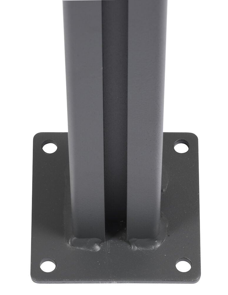 Harmaa alumiinitolppa, jossa on neliönmuotoinen pohjalevy.