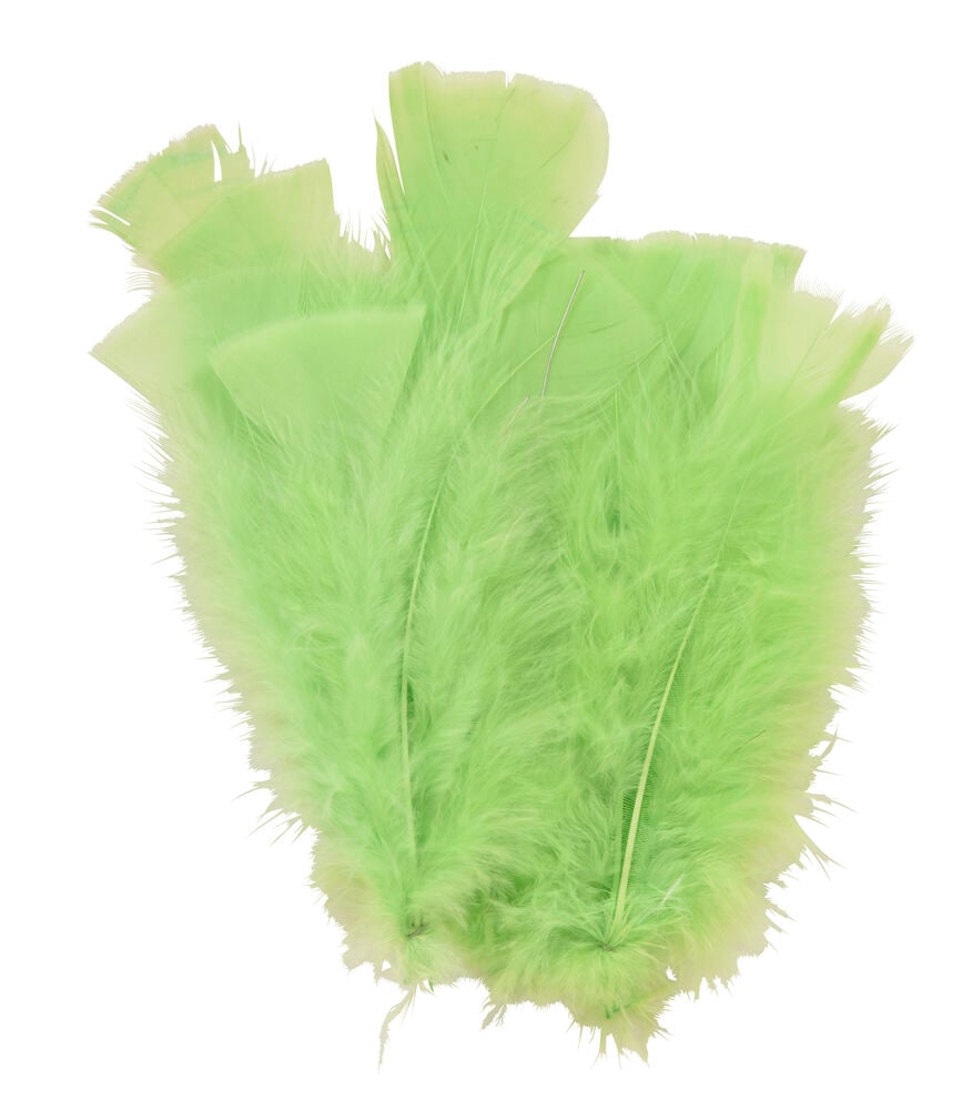 Viisi vihreää synteettistä sulkaa pääsiäiskoristeluun.