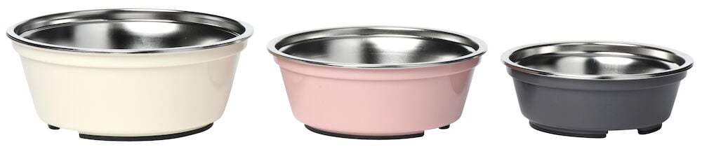 Tre matskålar i olika storlekar och färger.