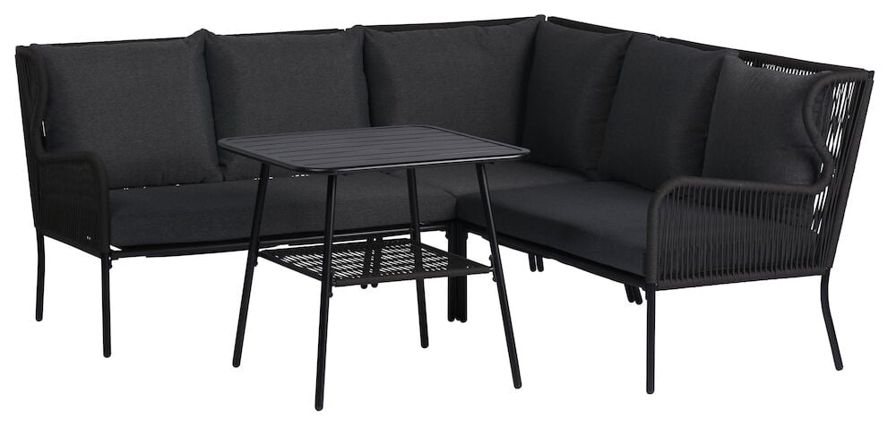 Musta modulaarinen sohva vedenkestävillä tyynyillä ja korkealla pöydällä.