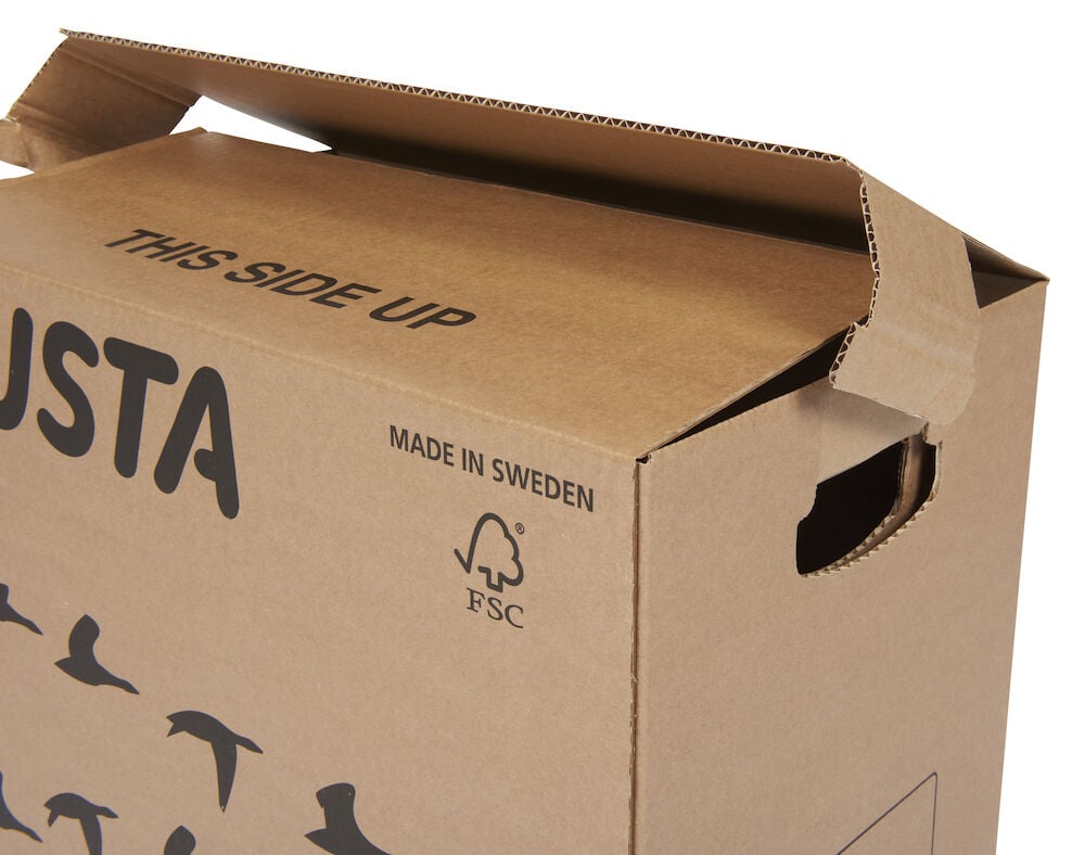 FSC certifierad flyttlåda med handtag och öppet lock.