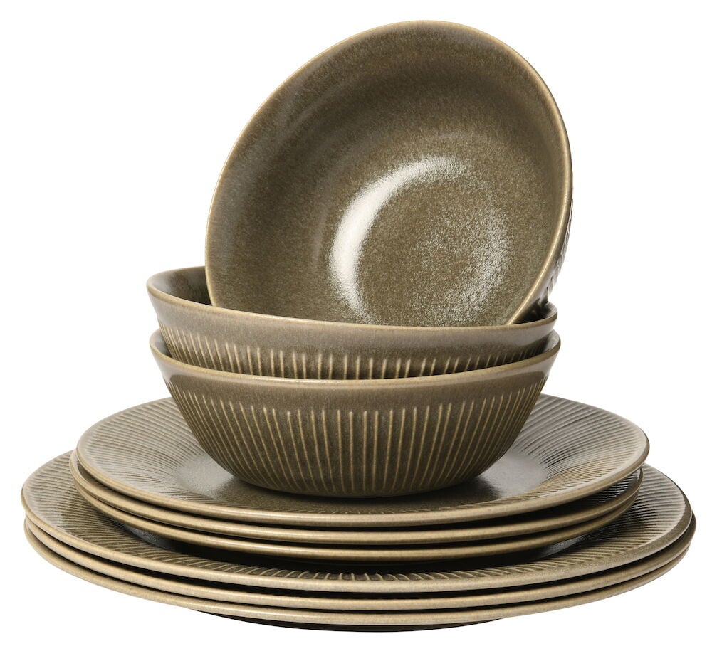 Neljä harmaata kivitavarakulhoa ja neljä lautasta.