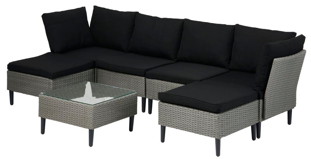 Quadratische Glasplatte auf einem grauen Sofatisch im Freien.