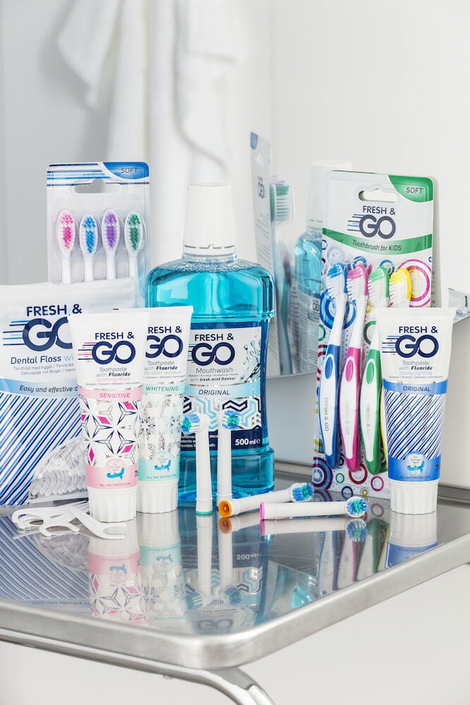 Fyra färgade tandborsthuvuden med indikeringsborst.