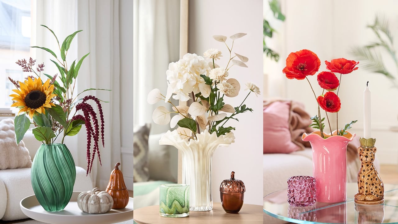 Rosa vas med röda vallmoblommor, vit vas med vit blombukett och grön vas med en solros, gröna kvistar och röd amarant.