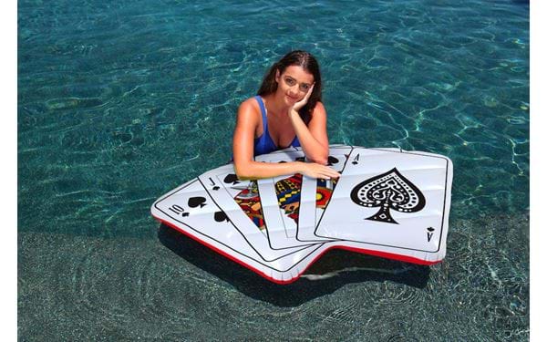 Puhallettava vesilelu Playing cards